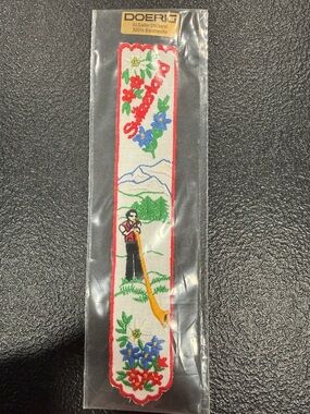 Dorerio Embroidered Swiss Alphorn Bookmark - Floral White